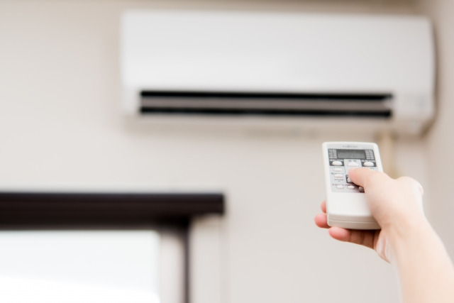 夏場のエアコンは体調を崩す要因に！体を冷やさない対策とは